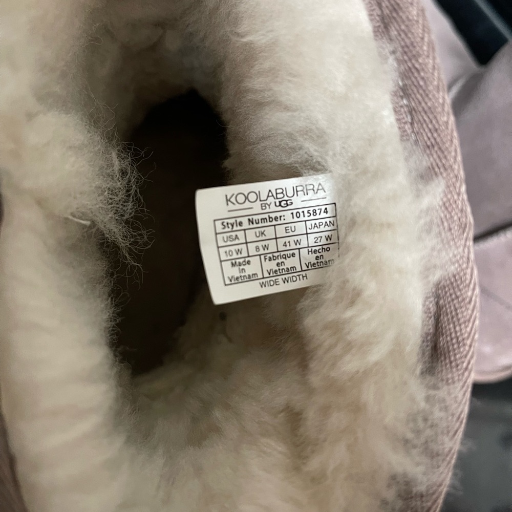 Uggs - Picture 4 of 5